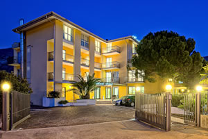 Hotel Ideal Torbole Gardasee Hotel Ideal Torbole Gardasee